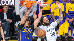 评判其发挥 评判其发挥